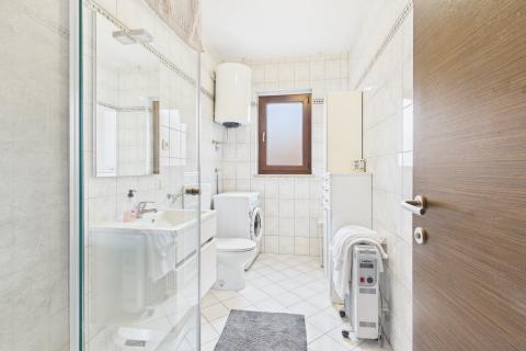 Rovinj, stan 86 m2, 2 spavaće sobe, parking, do centra