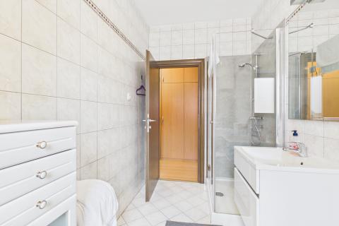 Rovinj, stan 86 m2, 2 spavaće sobe, parking, do centra