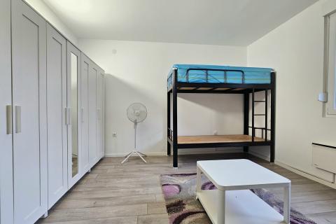 Zagreb, Tre&scaron;njevka - kuća za najam radnika, dvori&scaron;te