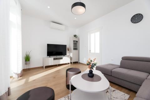 Opatija, Mo&scaron;ćenička Draga- stan za najam prvi red do mora