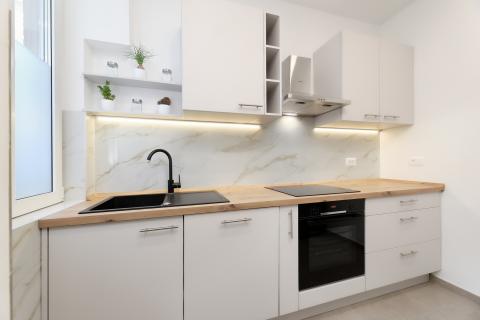 Opatija, Mo&scaron;ćenička Draga- stan za najam prvi red do mora