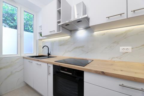 Opatija, Mo&scaron;ćenička Draga- stan za najam prvi red do mora