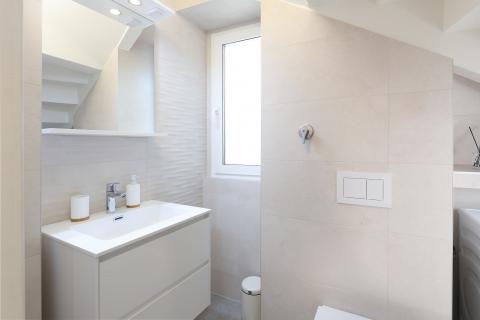 Opatija, Mo&scaron;ćenička Draga- stan za najam prvi red do mora