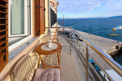 Opatija, Mo&scaron;ćenička Draga- stan za najam prvi red do mora