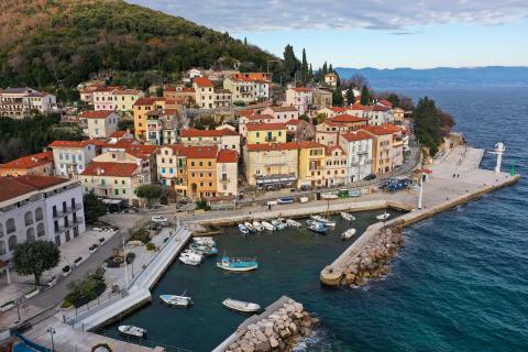 Opatija, Mo&scaron;ćenička Draga- stan za najam prvi red do mora