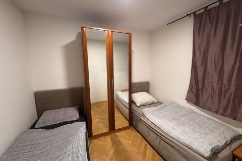 Grad Krk, dvosoban stan u prizemlju s okućnicom