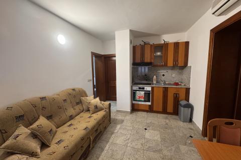 Grad Krk, dvosoban stan u prizemlju s okućnicom