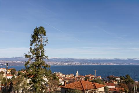 Opatija,Lovran- novogradnja s garažom, okućnicom, blizu mora