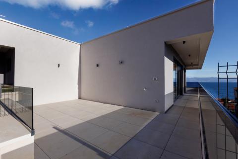 Opatija,Lovran- penthouse s garažom i okućnicom, blizu mora