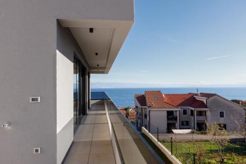 Opatija,Lovran- penthouse s garažom i okućnicom, blizu mora