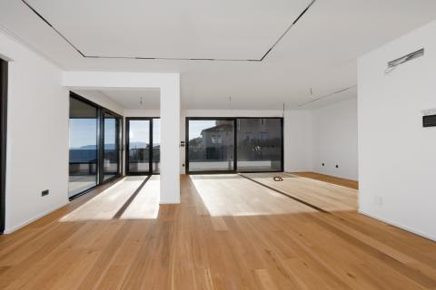 Opatija,Lovran- penthouse s garažom i okućnicom, blizu mora