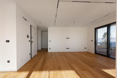 Opatija,Lovran- penthouse s garažom i okućnicom, blizu mora