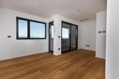 Opatija,Lovran- penthouse s garažom i okućnicom, blizu mora