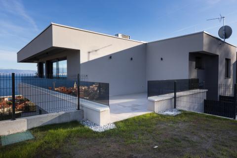 Opatija,Lovran- penthouse s garažom i okućnicom, blizu mora