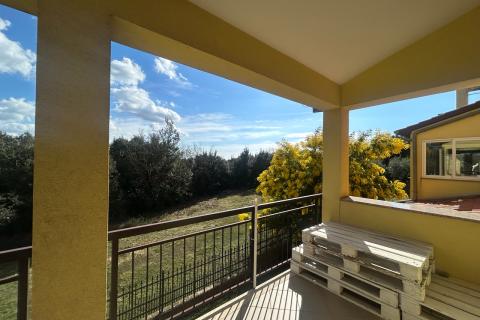 Vrsar, dvosoban stan sa velikom terasom