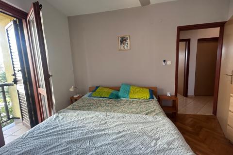 Vrsar, dvosoban stan sa velikom terasom