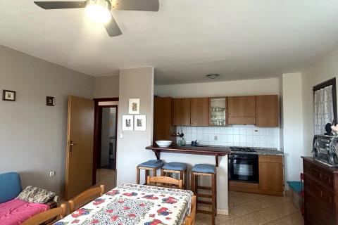 Vrsar, dvosoban stan sa velikom terasom