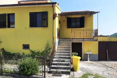 Istra, Motovun okolica - kuća u nizu, zadnja - pogled Motoun