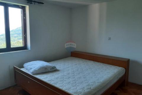 Istra, Motovun okolica - kuća u nizu, zadnja - pogled Motoun