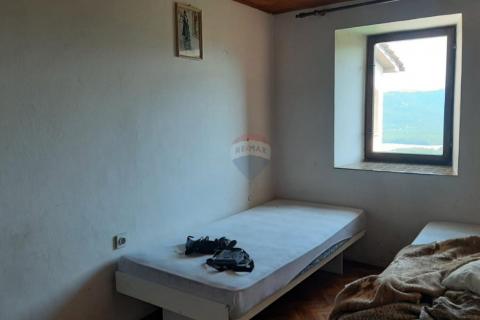 Istra, Motovun okolica - kuća u nizu, zadnja - pogled Motoun