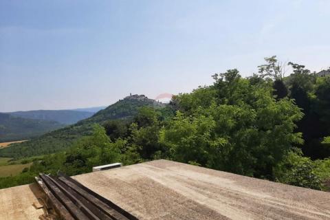 Istra, Motovun okolica - kuća u nizu, zadnja - pogled Motoun