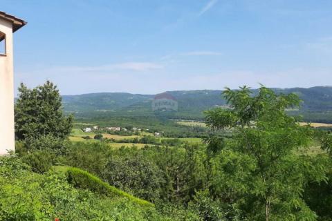 Istra, Motovun okolica - kuća u nizu, zadnja - pogled Motoun