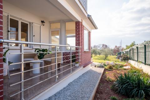 Poreč, okolica, samostojeća kuća sa velikom građevinskom parcelom