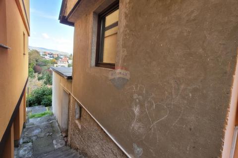 Kuća na Maksimiru, La&scaron;ćina &ndash; za ru&scaron;enje