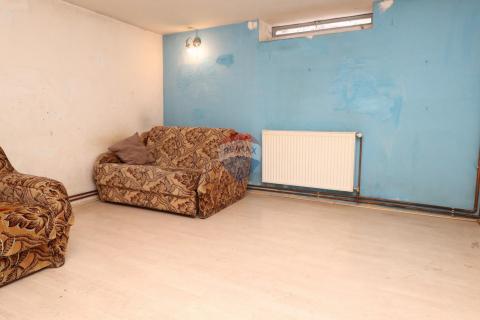 Kuća na Maksimiru, La&scaron;ćina &ndash; za ru&scaron;enje