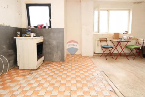 Kuća na Maksimiru, La&scaron;ćina &ndash; za ru&scaron;enje