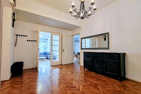 Rijeka, Centar, 3S+DB stan na drugom katu u zgradi s liftom