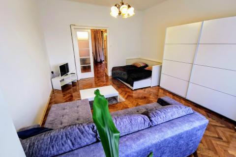 Rijeka, Centar, 3S+DB stan na drugom katu u zgradi s liftom