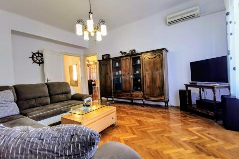 Rijeka, Centar, 3S+DB stan na drugom katu u zgradi s liftom