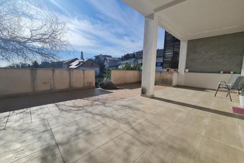 Zagreb, Remete &ndash; stan s velikom terasom, 59m2