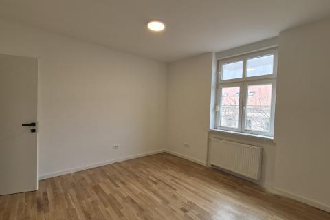 Zagreb, Centar -adaptiran stan s parkingom