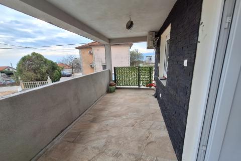 Rijeka, Hosti - dvosobni stan za dugoročni najam