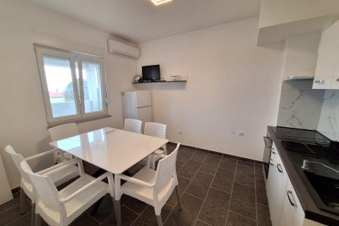 Rijeka, Hosti - dvosobni stan za dugoročni najam