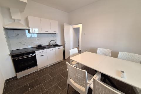 Rijeka, Hosti - dvosobni stan za dugoročni najam