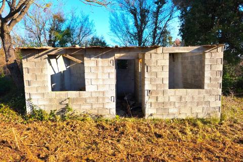 Rovinj, legalizirana prizemnica 31 m2 na 2300 m2 zemlji&scaron;ta