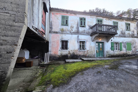 Rijeka, Studena, Kamena kuća s građevinskim terenom od 767m2