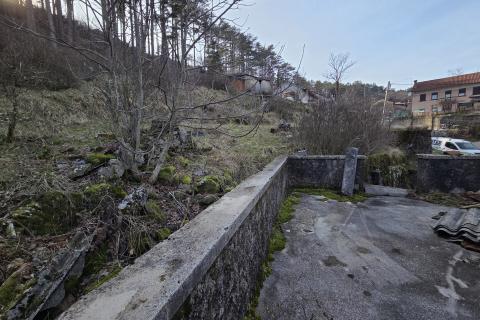 Rijeka, Studena, Kamena kuća s građevinskim terenom od 767m2