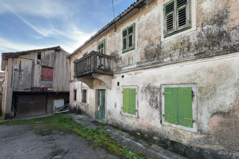 Rijeka, Studena, Kamena kuća s građevinskim terenom od 767m2