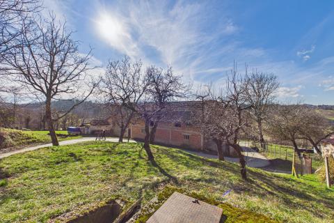 Bedenica, Sv. Ivan Zelina, kuća sa &scaron;talom i vinskim podrumom