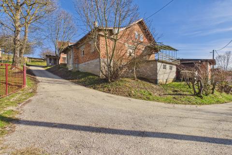 Bedenica, Sv. Ivan Zelina, kuća sa &scaron;talom i vinskim podrumom