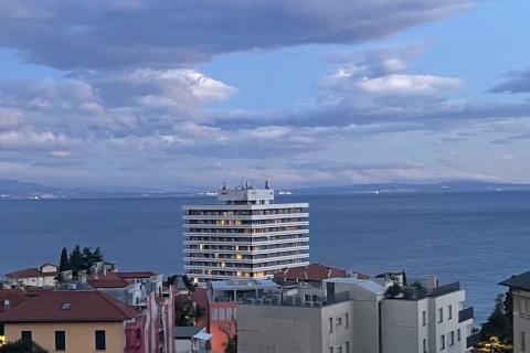 OPATIJA-namje&scaron;ten stan 3s+db u vili sa velikom terasom