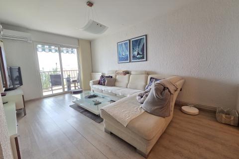 Rijeka, &Scaron;kurinje, Trosoban stan s balkonom, 84m2