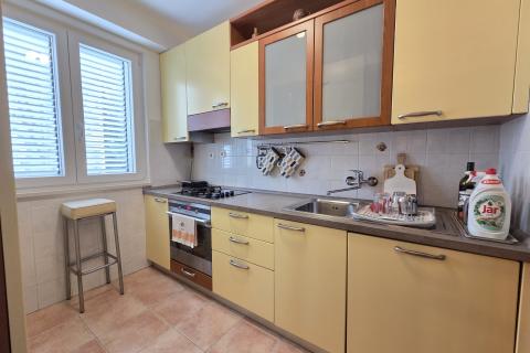 Rijeka, &Scaron;kurinje, Trosoban stan s balkonom, 84m2