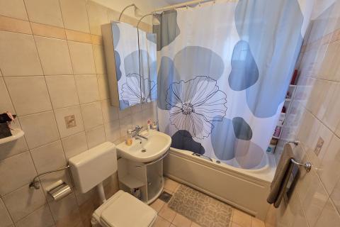 Rijeka, &Scaron;kurinje, Trosoban stan s balkonom, 84m2