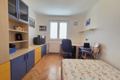 Rijeka, &Scaron;kurinje, Trosoban stan s balkonom, 84m2