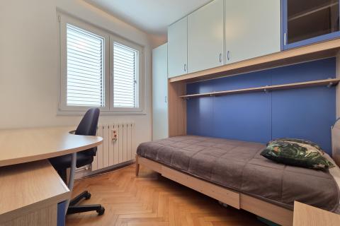 Rijeka, &Scaron;kurinje, Trosoban stan s balkonom, 84m2